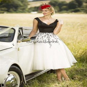 Retro 1950 Gothic Black Wedding Suknie 2024 A Line Herbata długość herbaty Boho Bride Sukienka Aplikacja Koronkowa Krótka plaża Brydalna sukienka Seksowna Backless Gatsby Celtic Mariage