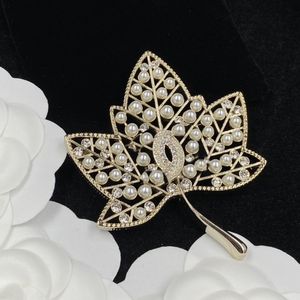 Fashion Woman Pins broszki projekt liściu luksusowa broszka diamodowa na dzikie świąteczne prezenty broszki akcesoria