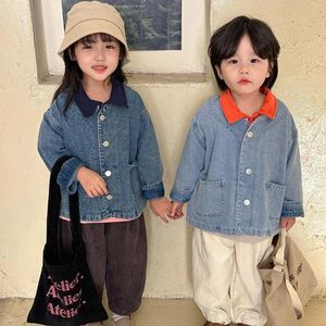 Джакеки Детская джинсовая куртка топ -мальчики и девочки весна осенний корейский стиль кардиган 2024 модное детское повседневное пальто