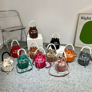 High Quality Bucket Bag Luxury leather ladies designer marc tote Classic drawstring Polyester lined stylish jacobs Bucket Bag with hat handbag Crossbody bag M8