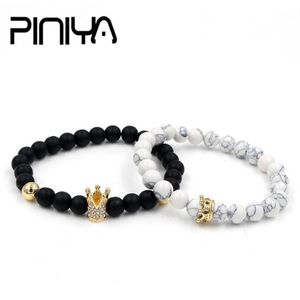 Charme Pulseiras Moda 2 Pçs / Set Natural Pave CZ King Crown Bangle Pulseira Lava Howlite Stone Beads Casal Stretch Mala Braclet S2518