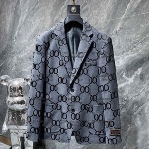 Nya high-end gentleman's kostymer för hösten fashionabla män matchar alla den skräddarsydda smala passformen och stilig kostym för män lyx varumärke topprock affärsdräkt päls mäns kostym topp