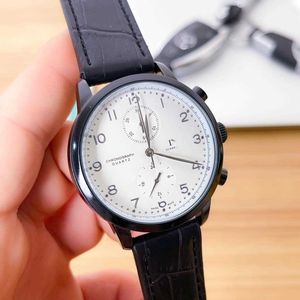 2024 İzle Quartz Designer Watches Lastik İzle Business Wristwatch Erkekler Moda Bilek Bant Hediye Saatleri Yüksek Kalite