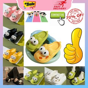 Designer Casual Platform Big Eyed Cute Hole Slippers Män Kvinna Slip slitstarande andningsbara lågklippta mjuka sulor Sandaler platt enkel cool sommarstrand toffel