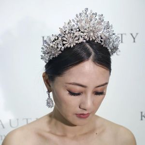 ヘアクリップktbeauty 2024 sかわいい/ロマンチックなプリンセスキュービックジルコニア白い石の葉の真珠の葉の高いシーブライダルクラウンとティアラ