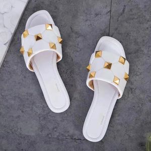 Sandalen Sommer flach hochwertige Loafer Sliders Sunny Beach Slide Womens Designer Wanderung Rutschstil Gummis im Freien Maultier Casual Schuh Luxus Sandale