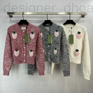 Kvinnors stickor Tees Designer Heavy Industry Nail Bead Strawberry 3D broderi Söt ålder Reducerar mångsidig stickad Cardigan 2024 Tidig vår Ny Nanyou 0JJU