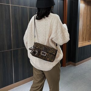 Bolsos de mujer de otoño e invierno, bandolera de un solo hombro a la moda, bolso cuadrado pequeño para axila, novedad de 2023