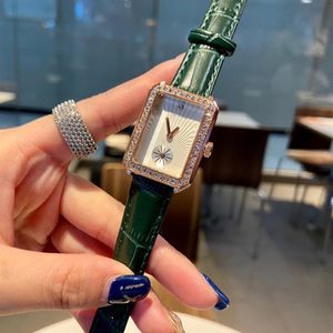 Beliebte Casual Top Marke Quarz-Armbanduhr für Frauen Mädchen Kristall Rechteck Stil Lederband Uhren CHA38 250m