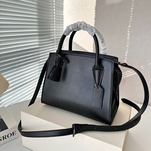 Darmowa wysyłka Andrea Designer torebki Crossbody Torby Vintage Metal Logo Plain Projektanci Bag