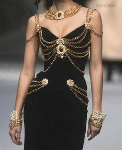 Повседневные платья Женское платье 2023 Модная подиумная цепочка на подтяжках Длинное черное ожерелье и браслет