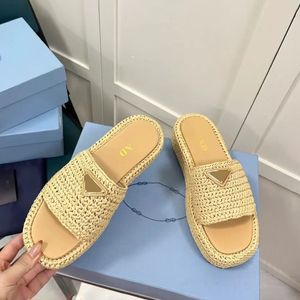 Travel Mule Platform Designer Designer Sandals Women Slide Weave 10A Trote di lusso di lusso Scheme esterne Scheroni all'aperto Scarpe Triangolo Triangolo Sanddale Mocassini Slipper