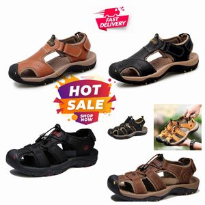 Sandali di vendita caldi di design Scarpe da donna in pelle da uomo con suola morbida per il tempo libero Scarpe comode da spiaggia Pantofole antiscivolo