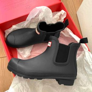 Botas de chuva de viagem ao ar livre Caçadores Botas Martin Ankle Mulheres Explorar com Caixa Botas de Designer de Luxo Moda Sapatos Casuais Run 7A Top Quality Walk Sneaker Suba Botas