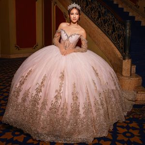 Блестящие румяна с открытыми плечами Платье Quinceanera Бальное платье Золотые аппликации Кружева с бисером Тюль Пышная юбка Sweet 16 Платье Vestidos de 15