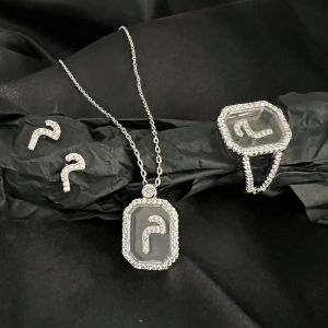 Anelli Trendy 13 Disegni Arabo Lettera d'amore Delicato Collana iniziale Orecchino Anello 3 pezzi Set impilabile per Dubai Set di gioielli da donna S414