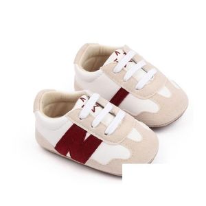 Första Walkers Retail pu läder babyskor Crib Girls pojkar sneakers bär spädbarn mockasiner 0-18 månader droppleverans barn mater dhuas