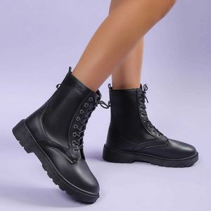 Botas 2023 nova primavera e outono casual e confortável dedo do pé redondo salto quadrado único sapatos mid-tube sexy moda rendas até botas femininas l2401