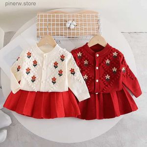 Set di abbigliamento Autunno e inverno Nuovo set di maglioni a maniche lunghe per bambini Gonna Cardigan lavorato a maglia ricamato da ragazza Set dolce e caldo in due pezzi