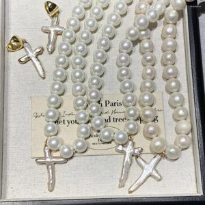 Collana e orecchini con ciondolo a forma di croce di perle d'acqua dolce barocche naturali, versatile di fascia alta per le donne