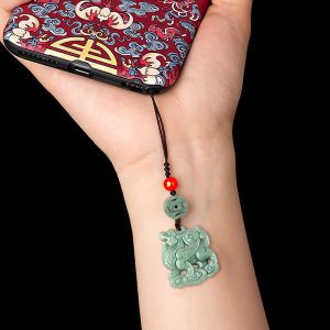 Pendants Mai Chuang/Hand Carved/Natural Jade Flying Unicorn Emerald Pendant Mobile Phone Car Chain Fashion Personality Boutique Jewelry