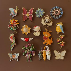 Brooches Vintage Classic Flower Butterfly Enamel Pins For Women Men Exquisite Retro Baroque Badges Lapel Unisex Accessories