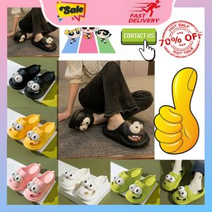 Designer Casual Platform Eyed Cute Hole Slippers Män Kvinna Anti Slip Wear-resistent andningsbara lågklippta mjuka sulor Sandaler platt enkel cool sommarstrand toffel