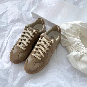 Летняя роскошная дизайнер Sunny Run обувь белая плоская каблука низкое качество на открытом воздухе повседневная обувь мода женская кожаная дорожка подарки подарки для мужчин.