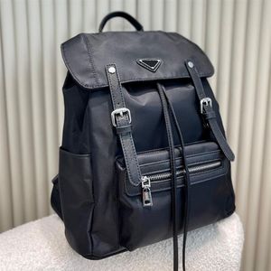 حقيبة ظهر كبيرة من النايلون للنساء مثلث سوداء مثلث مصممي الأكياس حزمة الحداثيات حقائب اليد محفظة حقيبة اليد حقيبة محفظة.