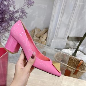 Klänningskor Spring Women Chunky Heels Patent Leather Square Toe Women's Pumps Classic Big Rivet Decor Single