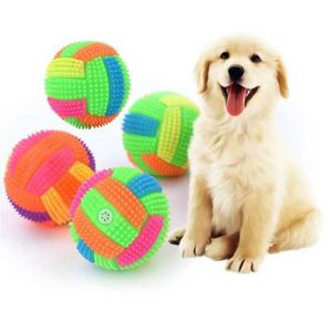 Dog Toys Tuggar Glödande bollar Fotboll Form Led Light Squeaky Bouncy Ball Pet blinkande Toy Funny Kids Interactive Dogs Cats tugga D DHTPW