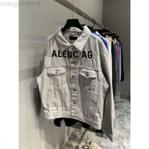 24SS Designer Blenciaga Baleciaga Versione alta b lettera sul petto della famiglia Giacca di jeans ricamata nella giacca ampia da uomo e da donna del marchio di moda