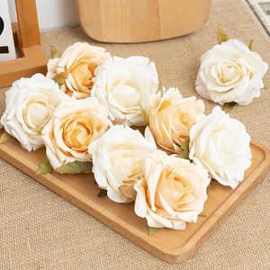 Kwiaty dekoracyjne 10pcs biały jedwabny sztuczne głowice róży Scrapbooking na domowy ślub Tort urodzinowy Dekoracja Fałszywa kwiat Wysoka jakość