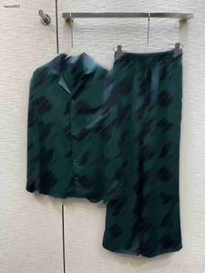 女性デザイナー2ピースセットファッションレターロゴ長袖ラペルシャツ+高品質のカジュアルワイドレッグパンツ1月29日