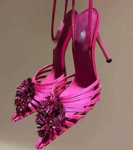 Kristal dekorasyon topuklu elbise ayakkabıları sivri ayak ayak ayak bileği kayış stiletto topuk sandal