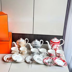 Designerskie zestawy do kawy i herbaty Znakomita europejska kubka z kości China Puchar i spodek luksusowy para filiżanka angielska popołudniowa herbata