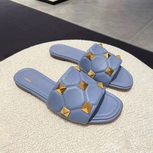 Sommer Beach New Sliders Luxurys weiche Schaffell Slipper Mules Mode Gummischuhe Damen Slide Designer lässig Schuh 7A Top -Quality Sandal Flat Sandale Walk Sladers