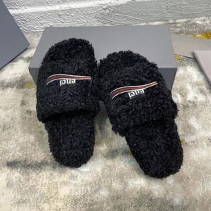 Designer Embroider Warm Casual Shoes Sandale Fluffy Teddy Bear Sliders Woman Snow Walk Sandal Outdoor Men Shoe Flat Loafer Luxury Mule Slipper Winter Platform Slide Sand