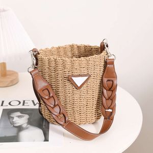 Summer Inverted Triangle Bucket Shoulder Ins Wind Grass Beach Travel Woven Beautiful and Fresh 2024 New Design Fashion 78% Off Store wholesale