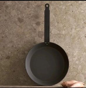 Pannor 8 tum 10 tum 22 cm 26 cm obelagd kolstål stekpanna fysisk nonstick svart stekpanna före kryddor för kök biff