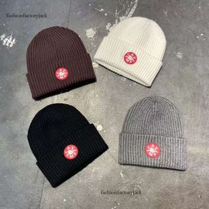 Life Cavempt CE Japanese Trendy Brand Men's and Women's Autumn and Winter mångsidig liten röd etikett Par Stickad tröja Cold Hat 52