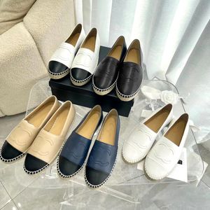 2024 Neuer Sommer Sandale Travel Loafer Slipper Designer Leinwand Luxusplattform Schlepper Flachferse Freizeitschuh Damen Damen Männer Mule Outdoor Leder Schuhe Sandale Geschenk