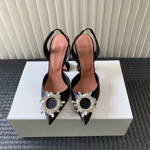 Scarpe tacco alto sexy Abito soleggiato di alta qualità Spiaggia aminaa lusso all'aperto tacchi Raso Scarpe da donna in cristallo Pelle diamante piscina girasole Designer da uomo Matrimonio passeggiata