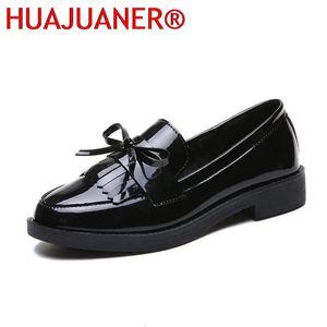 Preto couro de patente das mulheres mocassins plataforma deslizamento em sapatos para mulher primavera britânica borla casual apartamentos mulher 240126