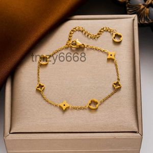 Klasyczne złoto-plisowane czteroczęściowe designerka biżuterii Bransoletka Elegancka Kobiety Tytan Stalowa kolor kolor mody 6+5 3I3T