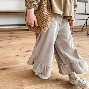 Byxor hjort Jonmi 2024 Autumn Baby Girls Loose Wide Leg Korean Style Ruffles Toddlers Kids Corduroy Casual Pants