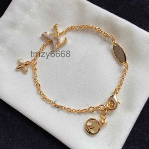 Charm armband lyxiga mode pärlhalsband designer smycken bröllop diamant 18k guld pläterade bokstäver hängen halsband för kvinnor med c brev pendan 63t4