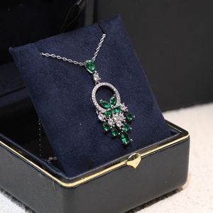 S925 Argento intarsiato Collana con smeraldi naturali Catena per collare Alla moda, squisita, nobile, elegante, stile femminile Super bello