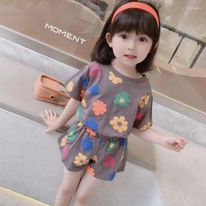 衣類セットベビーガールズ衣服韓国の子供の花短袖Tシャツショーツ2PCSスーツジュニアトップアンドボトムセット服装ラウンジウェア