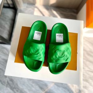 여자 양각 고무 슬리퍼 레이디 패션 슬라이드 워터 프론트 플랫 Sandale Men Luxurys Designer Sandals Summer 2024 New Styel Casual Sliders Beach Loafer Gift Mule